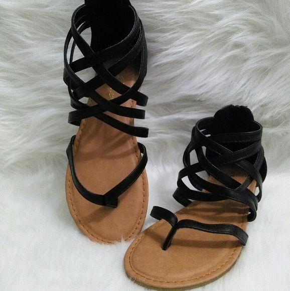 (NEW)! Cute! Black Flat Sandals! - Picture 8 of 8